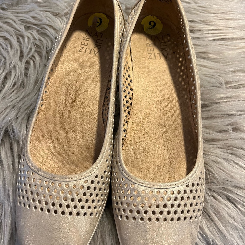 Naturalizer Gold Slip On Size 9 Excellent Condition $30